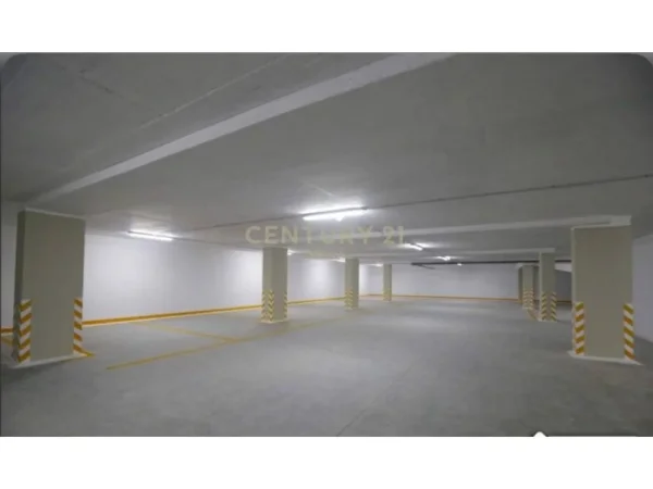 Tirane, shitet  garazh , 15 m² 20.000 € (bulevardi i ri)