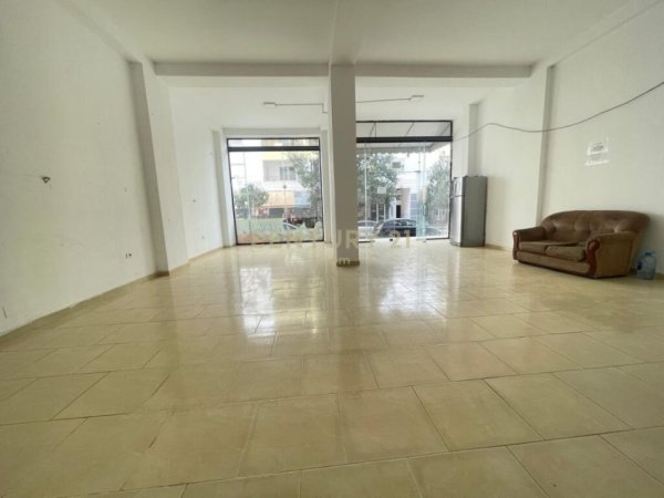 Tirane, shitet vetem 1 dhome 1+1 , 74 m² 110.000 € (yzberisht)