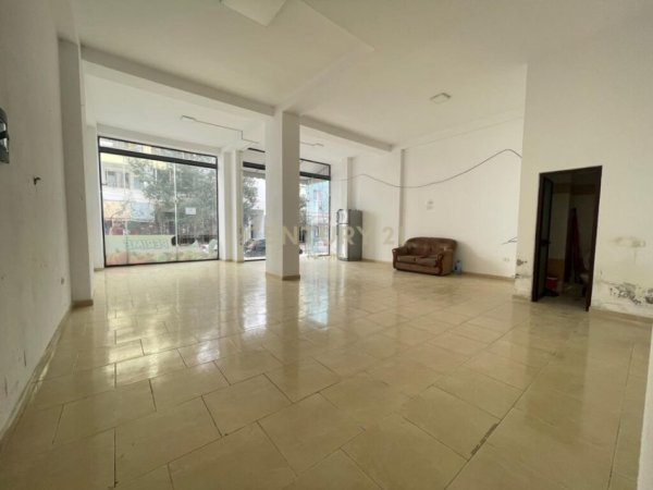 Tirane, shitet vetem 1 dhome 1+1 , 74 m² 110.000 € (yzberisht)