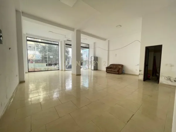 Tirane, shitet vetem 1 dhome 1+1 , 74 m² 110.000 € (yzberisht)