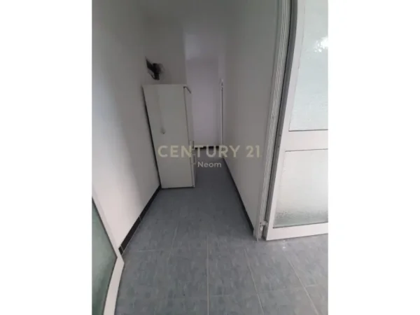 Tirane, jepet me qera ambjent biznesi , 28 m² 350 € (stadiumi dinamo)