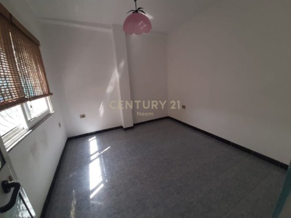 Tirane, jepet me qera ambjent biznesi , 28 m² 350 € (stadiumi dinamo)