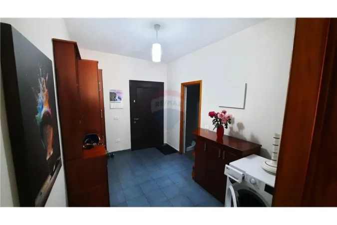 Tirane, shitet 1+1 Kati 1, 77 m² 120.000 € (Bulevardi Zhan D'ark)
