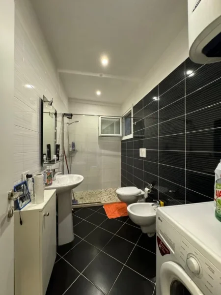 Tirane, jepet me qera apartament 2+1+Ballkon Kati 3, 80 m² 500 € (21 Dhjetori)