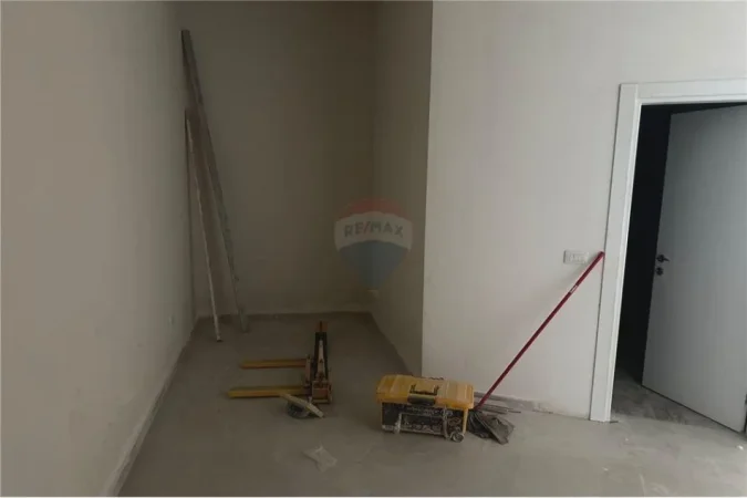 Tirane, jepet me qera Kati 0, 118 m² 650 € (Fusha e Avaiacionit)