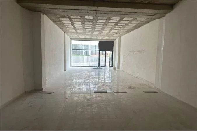 Tirane, jepet me qera Kati 0, 118 m² 650 € (Fusha e Avaiacionit)