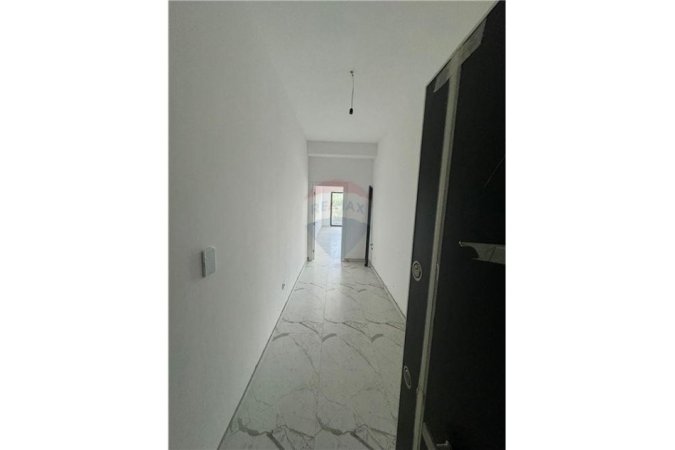 Tirane, jepet me qera apartament 3+1+Ballkon Kati 1, 124 m² 600 € (Rruga e Dibrës - Farmacia 10)