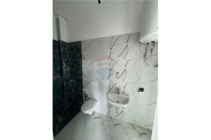 Tirane, jepet me qera apartament 3+1+Ballkon Kati 1, 124 m² 600 € (Rruga e Dibrës - Farmacia 10)