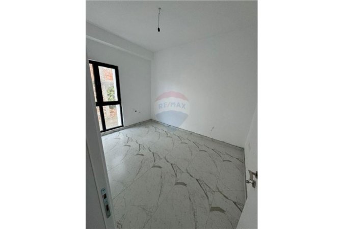 Tirane, jepet me qera apartament 3+1+Ballkon Kati 1, 124 m² 600 € (Rruga e Dibrës - Farmacia 10)