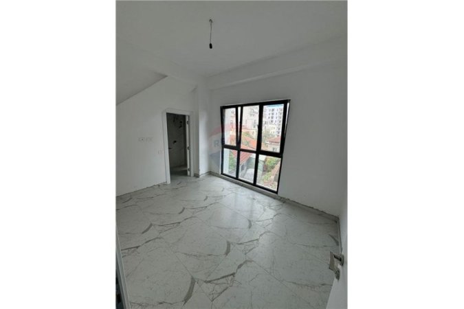 Tirane, jepet me qera apartament 3+1+Ballkon Kati 1, 124 m² 600 € (Rruga e Dibrës - Farmacia 10)