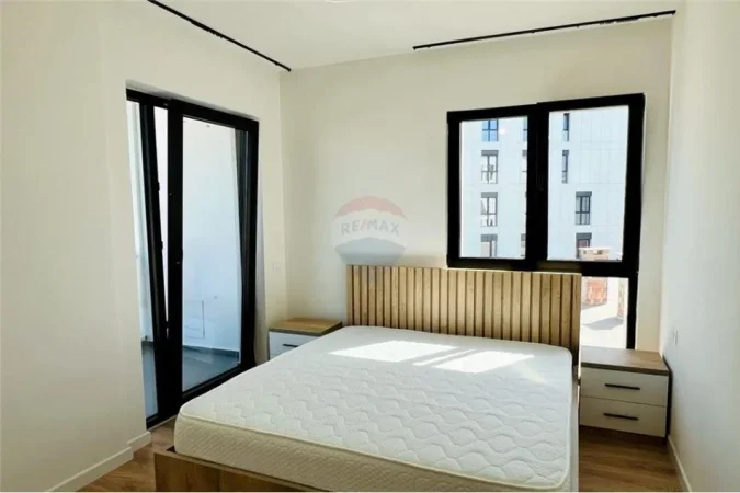 Tirane, jepet me qera apartament 1+1 Kati 9, 70 m² 500 € (Rruga e Dibres)