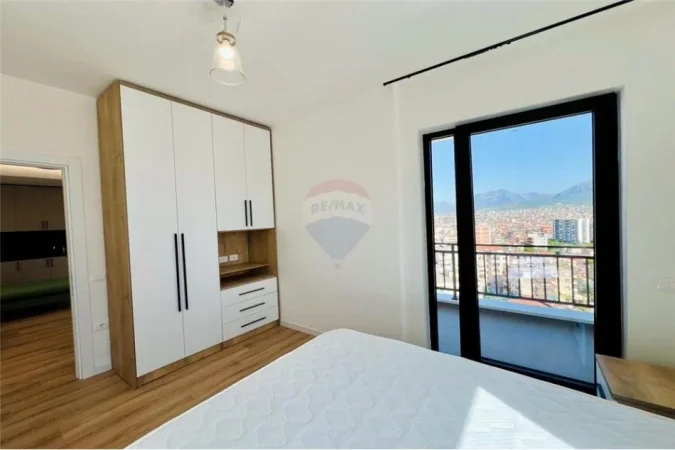 Tirane, jepet me qera apartament 1+1 Kati 9, 70 m² 500 € (Rruga e Dibres)