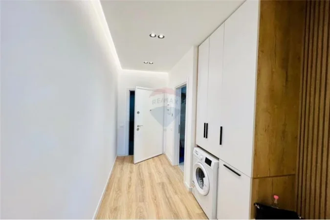 Tirane, jepet me qera apartament 1+1 Kati 9, 70 m² 500 € (Rruga e Dibres)