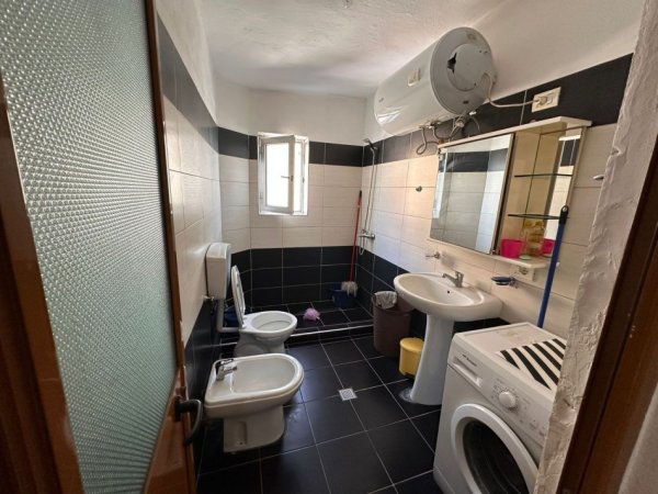 Tirane, Apartament me qira 2+1 Kati 4, 79 m² 400 € (Bulevardi Zhan D`ark)