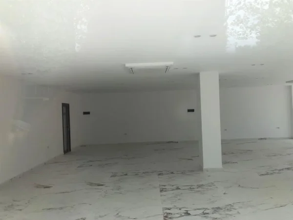 Tirane, jepet me qera ambjent biznesi Kati 1, 127 m² 1.500 € (Don Bosko)