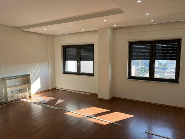 Tirane, jepet me qera ambjent biznesi Kati 6, 135 m² 1.200 € (ZOGU I ZI)