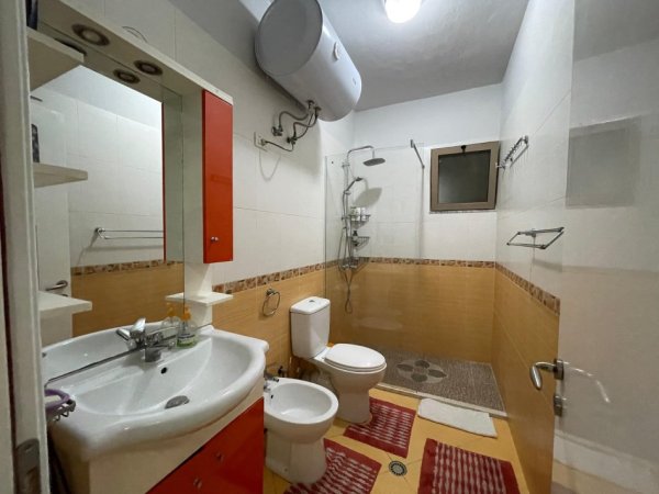 Tirane, jepet me qera apartament 2+1+Ballkon Kati 5, 110 m² 550 € (Astir)