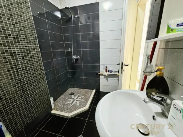 Tirane, shitet apartament 3+1 Kati 3, 110 m² 175.000 € (Kopshti Botanik)