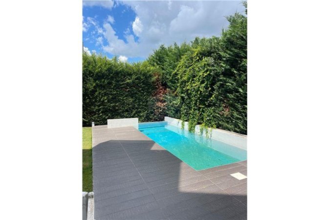 Tirane, jepet me qera Vile 5+1+Aneks+Ballkon Kati 1, 900 m² 4.000 € (Bathore)