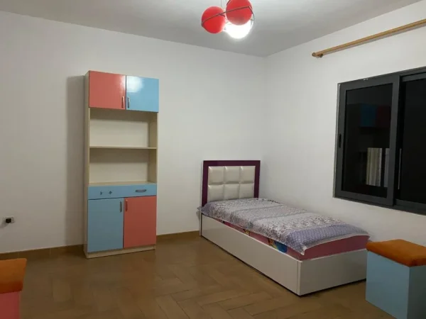 Tirane, jepet me qera Vile 2 Katshe  350€ (Vile 3 kateshe)