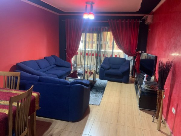 Tirane, jepet me qera apartament 1+1 Kati 7, 82 m² 600 € (KOMUNA E PARISIT)
