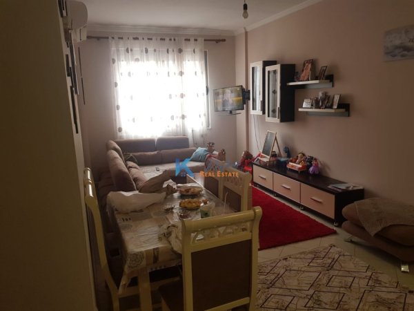 Tirane, jepet me qera apartament 2+1 Kati 4, 90 m² (Misto Mame, afer Hotel 7777)