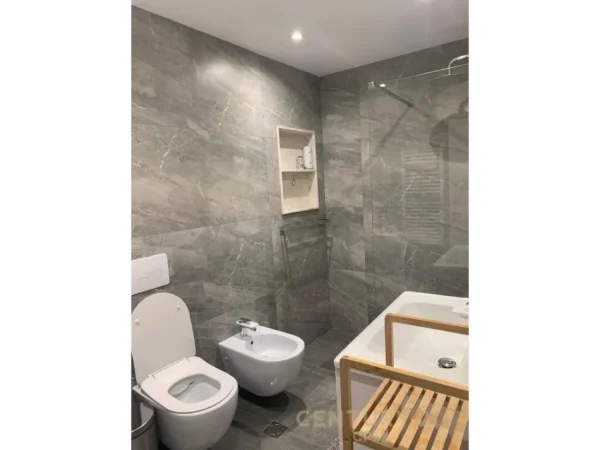 Tirane, jepet me qera apartament 2+1 Kati 6, 98 m² 800 € (Komuna e Parisit)