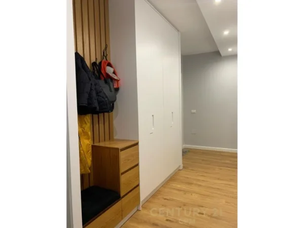 Tirane, jepet me qera apartament 2+1 Kati 6, 98 m² 800 € (Komuna e Parisit)