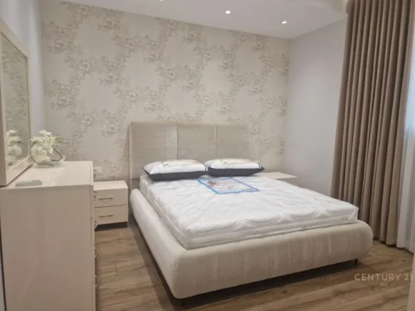 Tirane, jepet me qera 1+1+Ballkon Kati 2, 86 m² 830 € (Rruga e Bogdaneve)