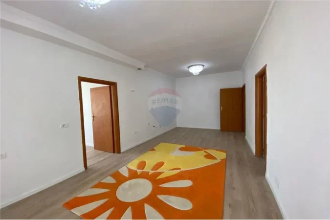 Tirane, shitet apartament 2+1 Kati 2, 83 m² 96.000 € (Rruga e Dajtit - Fresku)