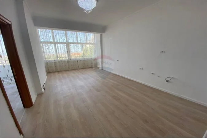 Tirane, shitet apartament 1+1 Kati 2, 60 m² 76.000 € (Rruga e Dajtit - Fresku)