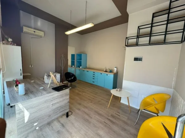 Tirane, jepet me qera ambjent biznesi Kati 0, 21 m² 320 € (Myslym Shyri)