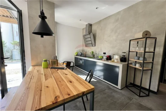 Durres, shitet apartament 1+1 Kati 1, 76 m² 220.000 € (Qerret)
