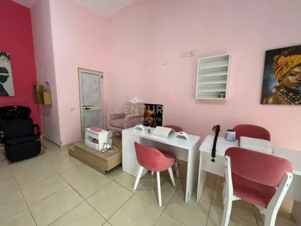 Tirane, jepet me qera ambjent biznesi Kati 0, 35 m² 300 € (Don Bosko)
