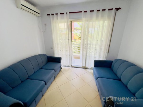 Tirane, jepet me qera apartament 1+1+Ballkon Kati 2, 65 m² 300 € (Fresku)