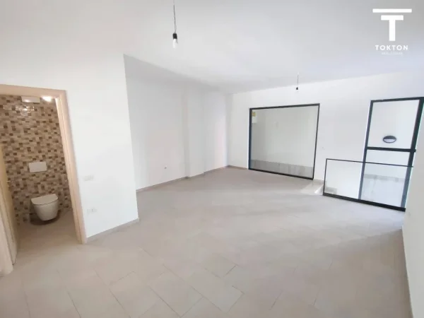 Tirane, shitet ambient biznesi Kati 0, 45 m² 120.000 € (Astir) tt 999