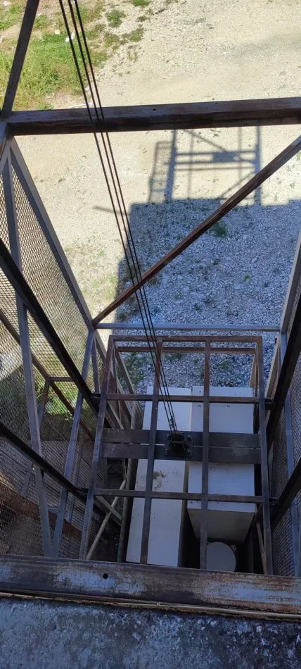 Tirane, jepet me qera Kati 2, 350 m² 500 € (Univers Reklama Kashar)