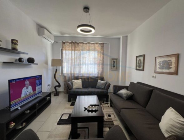 Tirane, jepet me qera apartament 2+1+Ballkon Kati 4, 100 m² 600 € (Myslym Shyri)