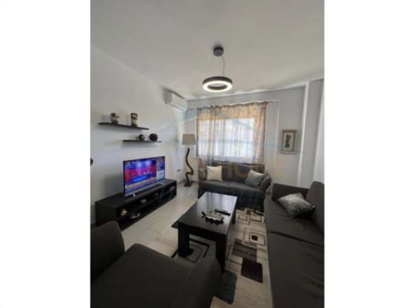 Tirane, jepet me qera apartament 2+1+Ballkon Kati 4, 100 m² 600 € (Myslym Shyri)