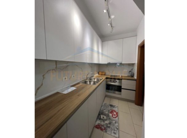 Tirane, jepet me qera apartament 2+1+Ballkon Kati 4, 100 m² 600 € (Myslym Shyri)