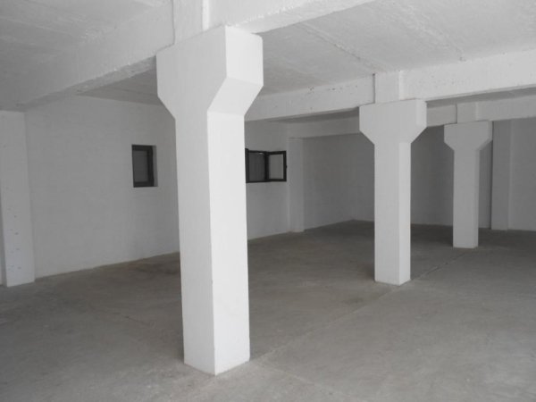 Tirane, jepet me qera Kati 2, 410 m² 1.000 € (Siri Kodra)