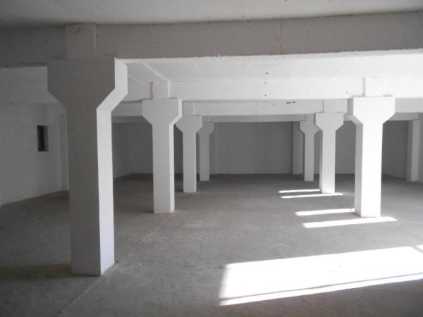 Tirane, jepet me qera Kati 2, 410 m² 1.000 € (Siri Kodra)