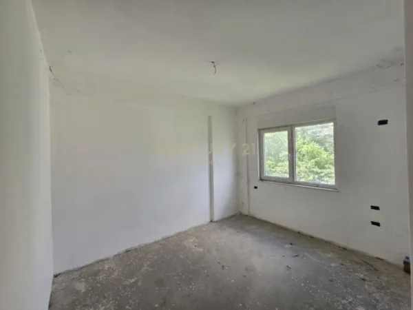 Tirane, shitet apartament 3+1+Ballkon Kati 3, 139 m² 348.500 € (LIQENI I THATE)