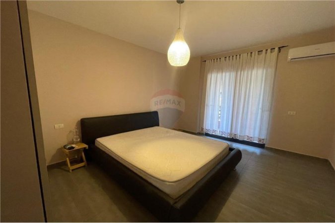 Tirane, jepet me qera apartament 2+1 Kati 4, 113 m² 550 € (Yzberisht)