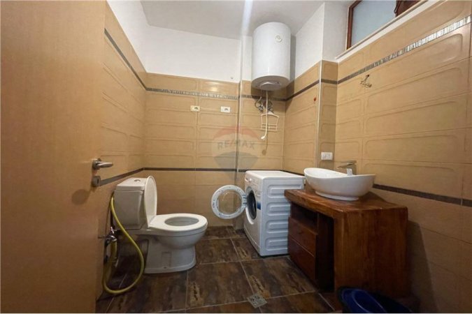 Tirane, jepet me qera apartament 2+1 Kati 4, 113 m² 550 € (Yzberisht)