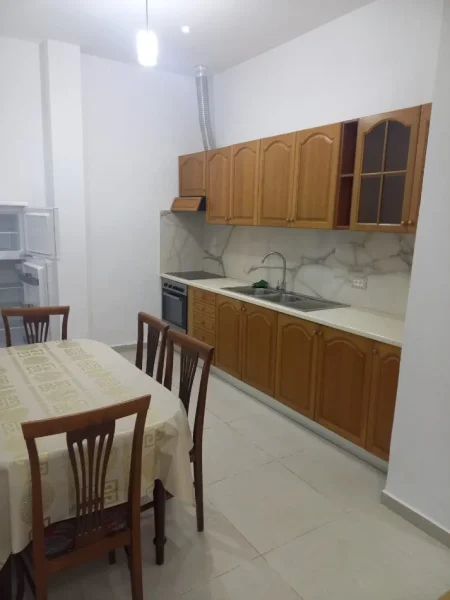 Tirane, jepet me qera apartament 2+1 Kati 1, 70 m² 330 € (Ali Demi)