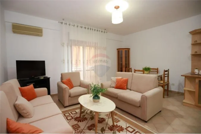 Tirane, jepet me qera apartament 1+1 Kati 2, 70 m² 520 € (Komuna e Parisit - Lulishtja)