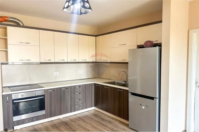 Tirane, jepet me qera apartament 2+1 , 92 m² 600 € (Rruga Frosina Plaku - 21 Dhjetori)