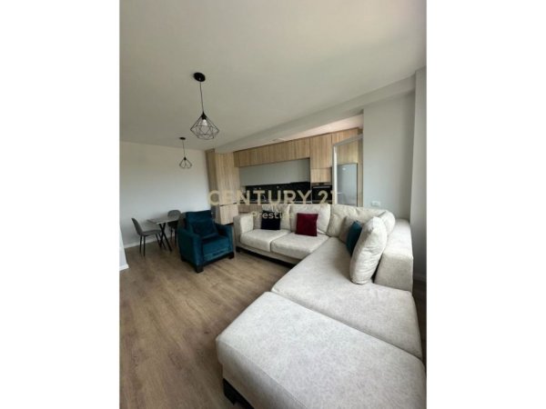 Tirane, jepet me qera apartament 2+1 Kati 4, 113 m² 530 € (LIQENI I THATE)