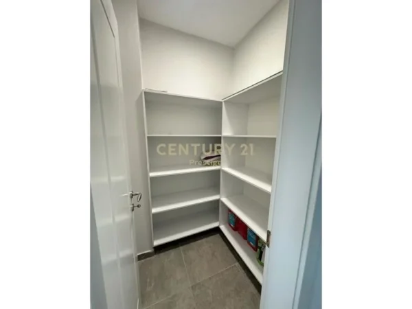 Tirane, jepet me qera apartament 2+1 Kati 4, 113 m² 530 € (LIQENI I THATE)